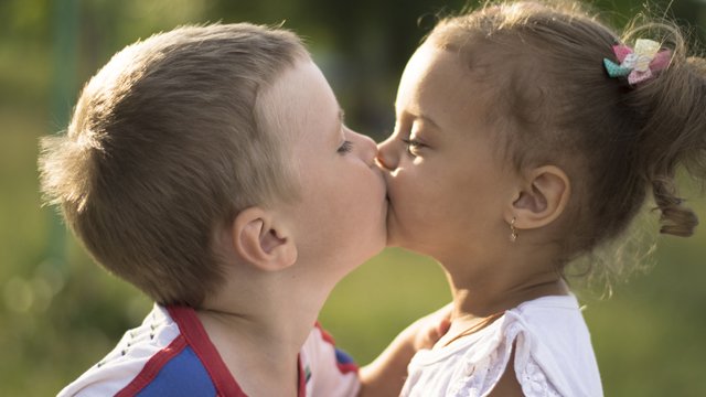 Всесвітній день поцілунку 2020 – привітання в листівках