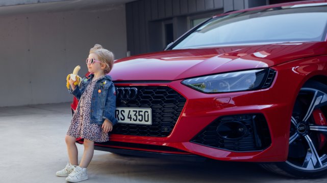 Audi вибачилася за “вульгарну” рекламу. На ній зображена дитина з бананом