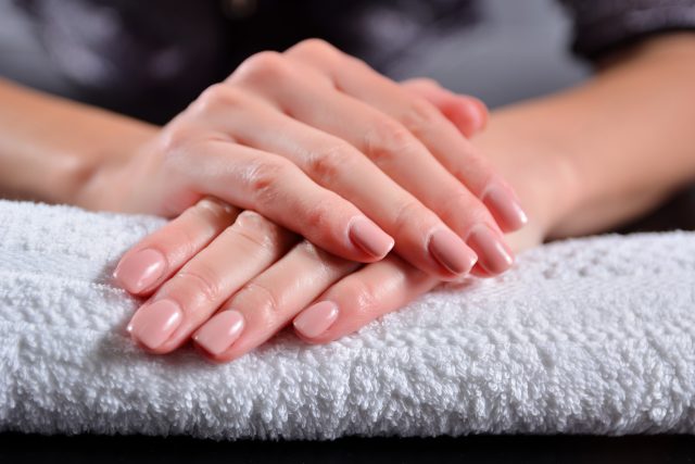 День майстра манікюру 2023 – привітання в прозі та листівках