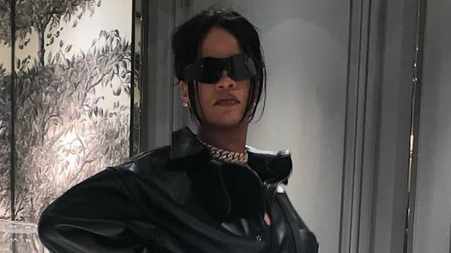 Рианна обнажила грудь в Instagram (ФОТО)