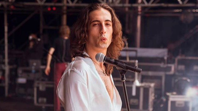 Фронтмен группы Maneskin Дамиано Давид травмировал ногу перед финалом Евровидения 2022