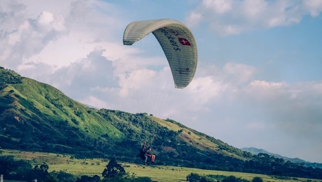 Прыжок с парашютом в Киеве — лучшие места и цены