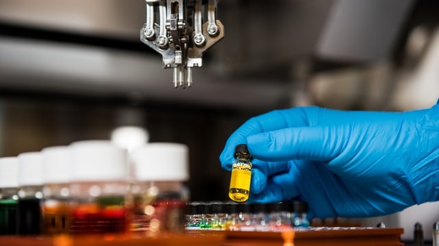 Пластир навчили збирати енергію з поту