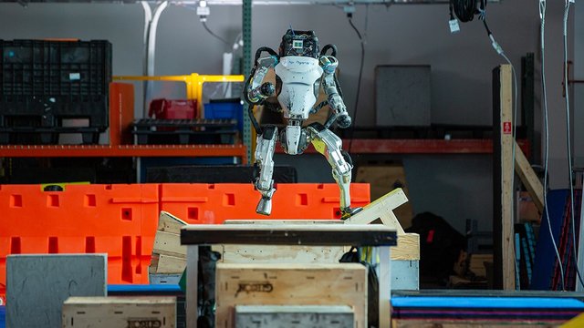 Boston Dynamics розповіла про те, як робот Atlas виконує акробатичні трюки