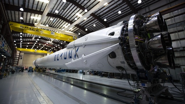 На шаг ближе к полету на Луну и Марс: Маск показал 33 двигателя Raptor 2 на Starship