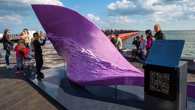 Уникальная скульптура Звуки города по инициативе Алены Тимошенко появилась в Мариуполе