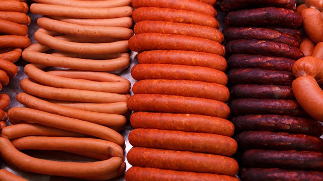 Как выбрать качественную колбасу и как продавцы обманывают украинцев