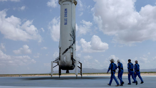 Blue Origin перенесла третий туристический полет в космос