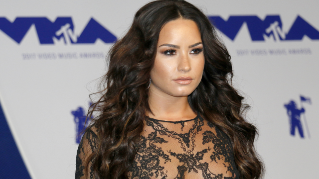 Беріть задоволення у свої руки: Демі Ловато випустила секс-іграшку