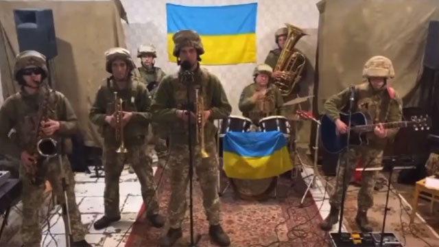 Бійці ЗСУ переспівали хіт Wellboy Гуси