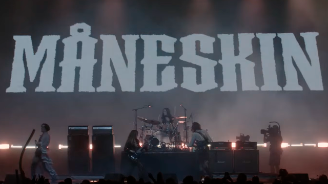 В поддержку Украины: Maneskin исполнили песню Gasoline на фестивале Coachella и послали Путина