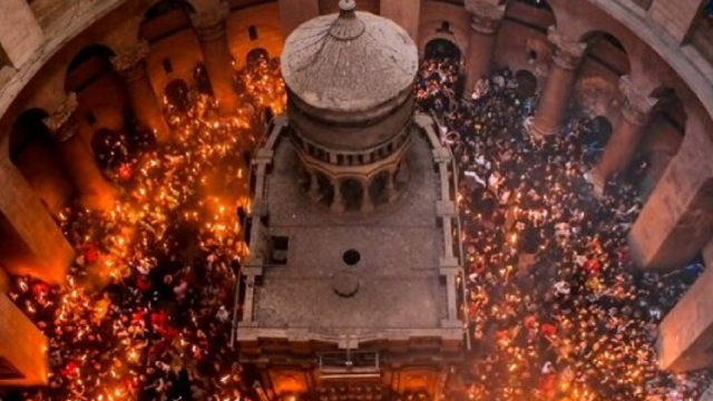 Благодатний вогонь 2022 зійшов у Єрусалимі