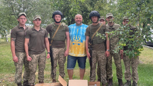 Єгор Крутоголов розповів, як підтримує українських захисників