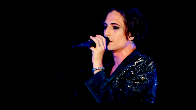 Солист Maneskin Дамиано Давид травмировал плече на концерте