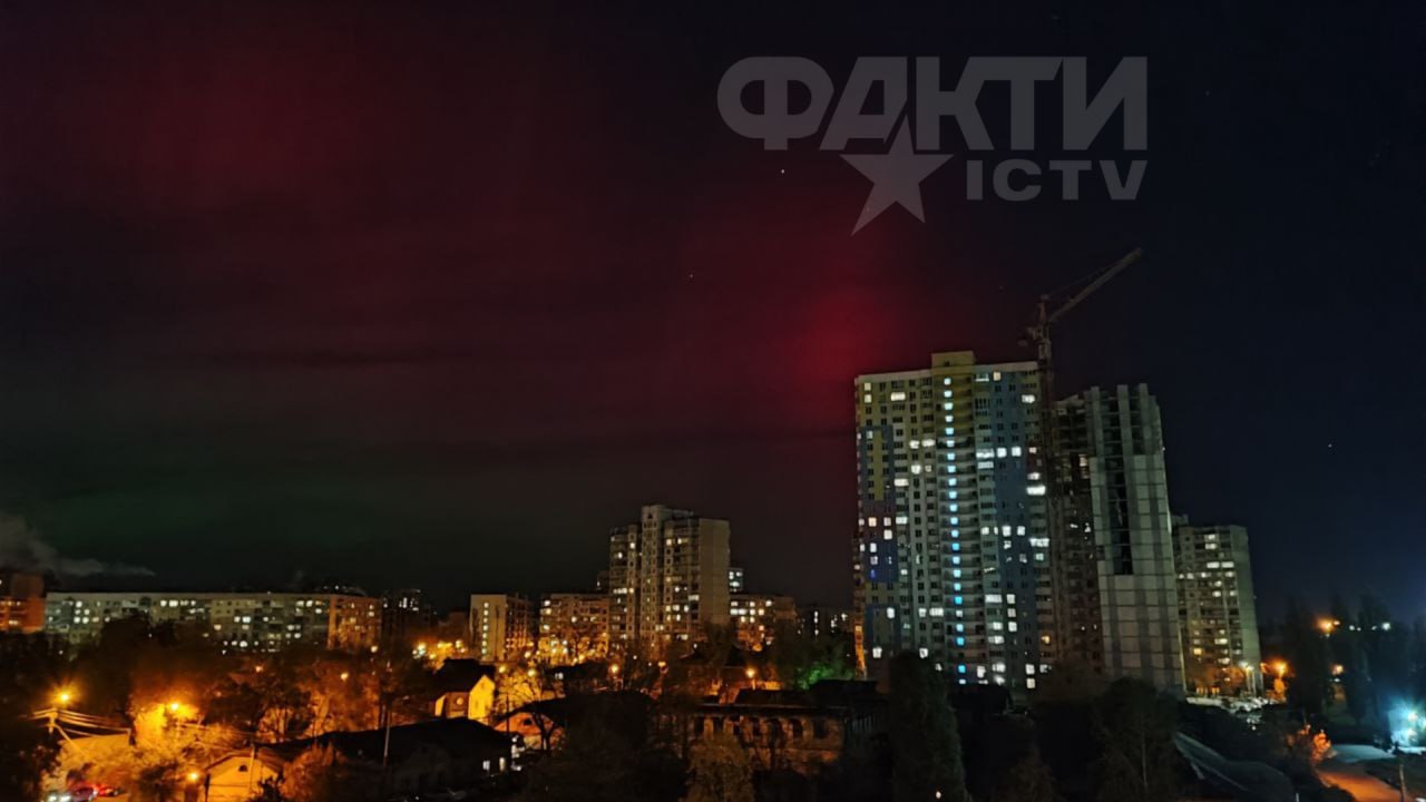 Красное небо ночью над Украиной: что это за явление