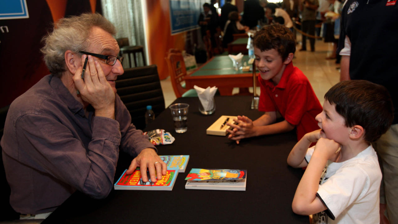 помер Джеремі Стронґ