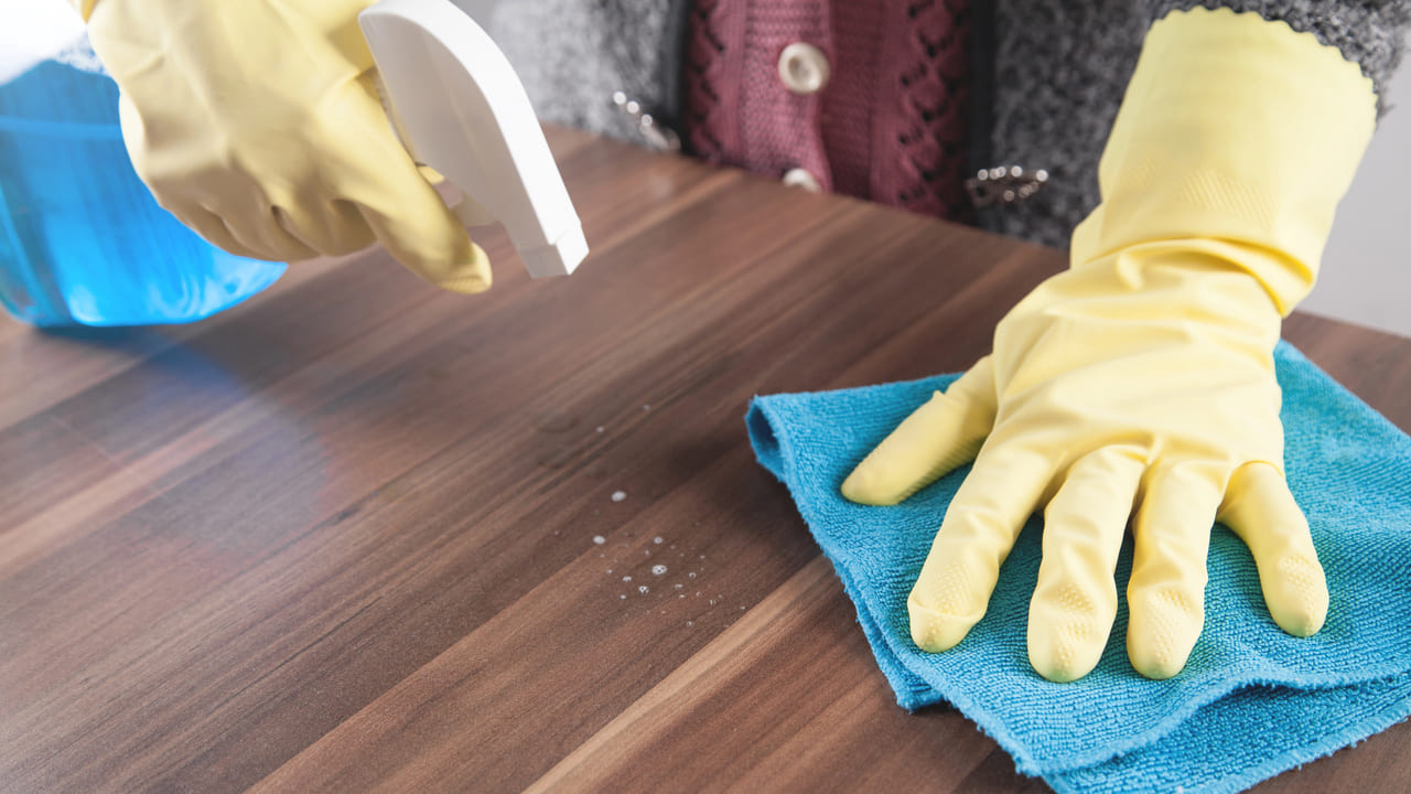 як почистити дерев'яні меблі,